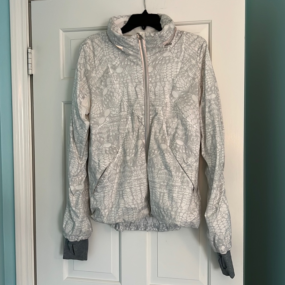 Lululemon rain coat size 8